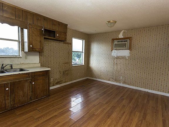 4th image of 3168 Durham Dr SE