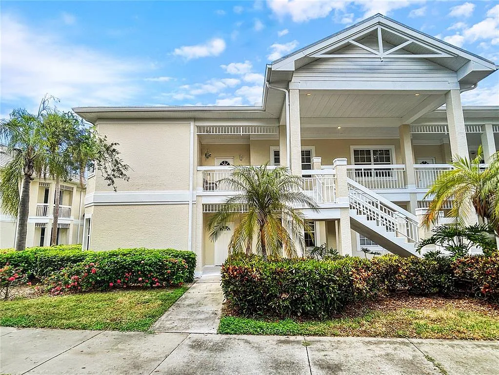3 bed, 3.0 bath, 1439 sqft, $4,350 — Photo 2