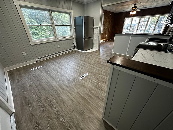 3rd image of 139 Winslow St