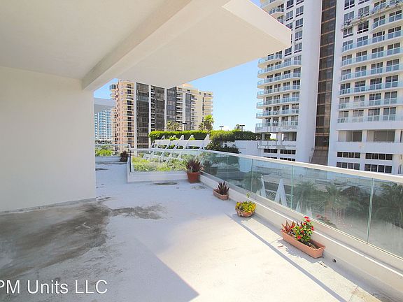 4th image of 6362 Collins Ave #601