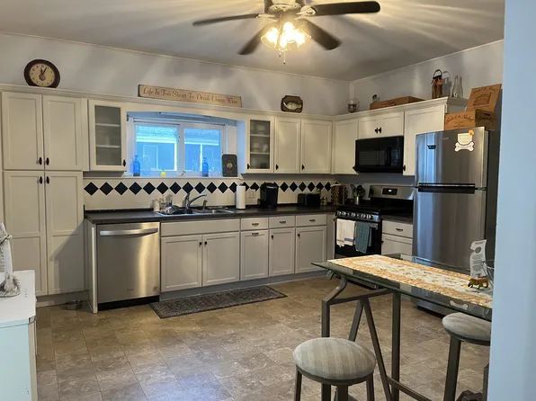 36 Dixon St, Newport, RI 02840