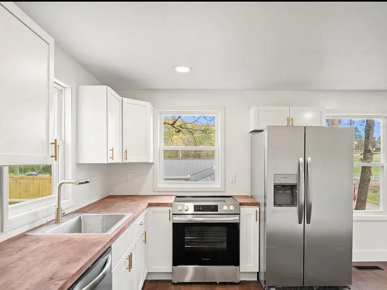 1109 Price St — Photo 16