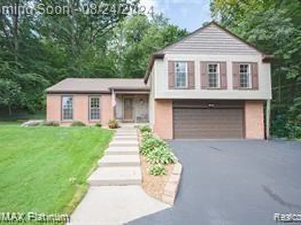 9003 Spencer Ct, Brighton, MI 48116