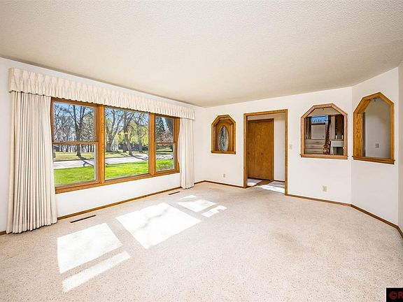 3rd image of 1940 Knollwood Dr