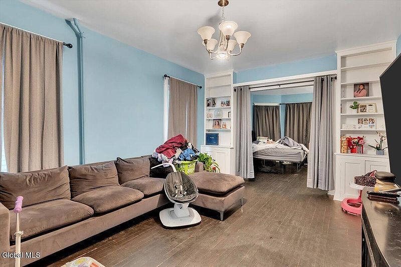 4th image of 2418 Campbell Avenue
