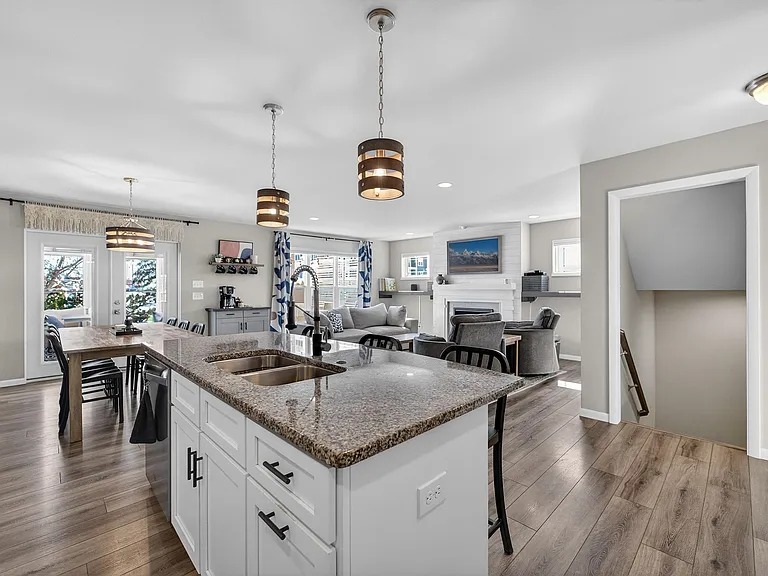 4427 Feather Ln — Photo 4