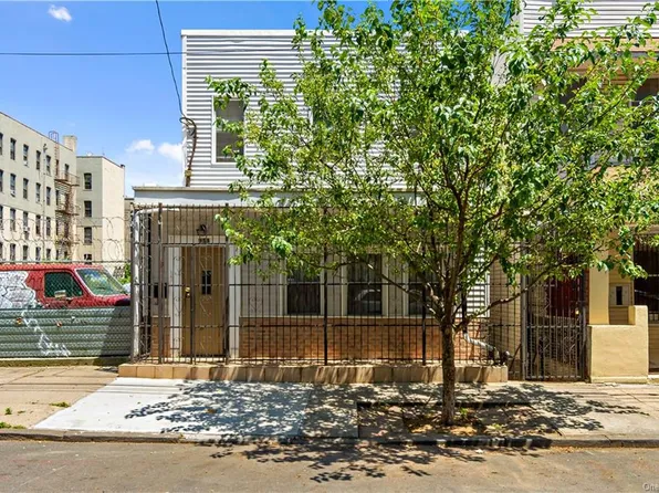 958 Rogers Pl, Bronx, NY 10459