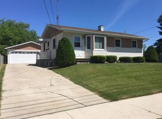 905 S 35th St, Manitowoc, WI 54220