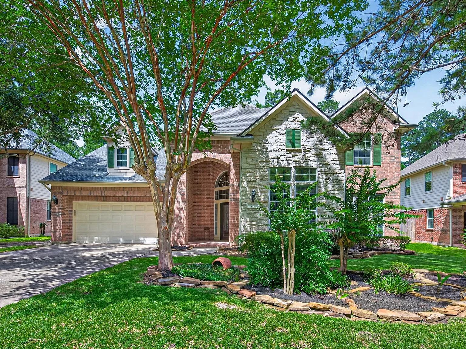 5 bed, 3.5 bath, 3641 sqft, $5,600 — Photo 1