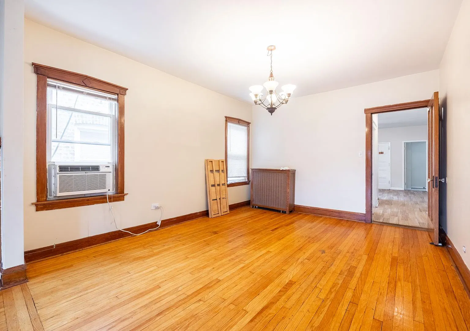 5126 W Cullom Ave — Photo 4