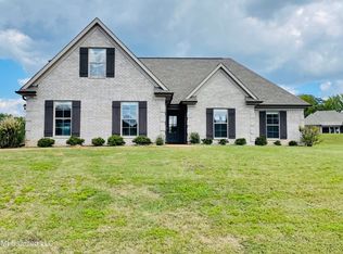 106 Cross Creek Dr, Senatobia, MS 38668