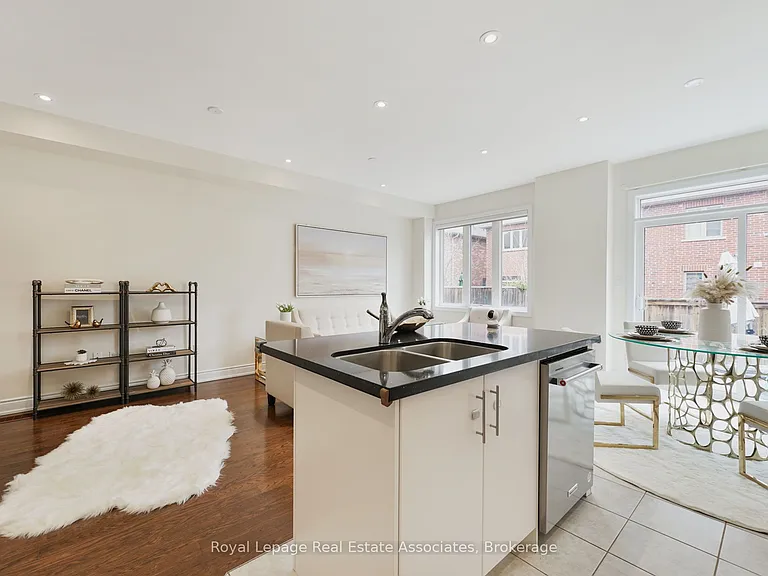 41 Mazarine Ln — Photo 16