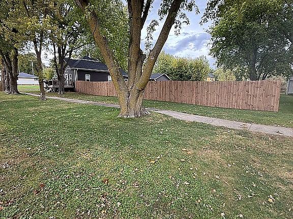 4th image of 703 6th St