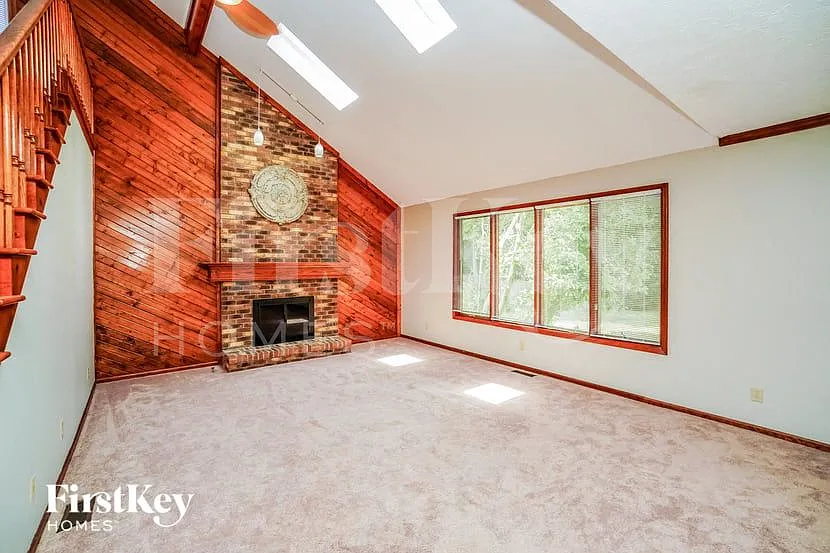 4 bed, 2.5 bath, 2687 sqft, $2,645 — Photo 2
