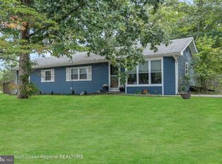 31 Chain Blvd, Bayville, NJ 08721