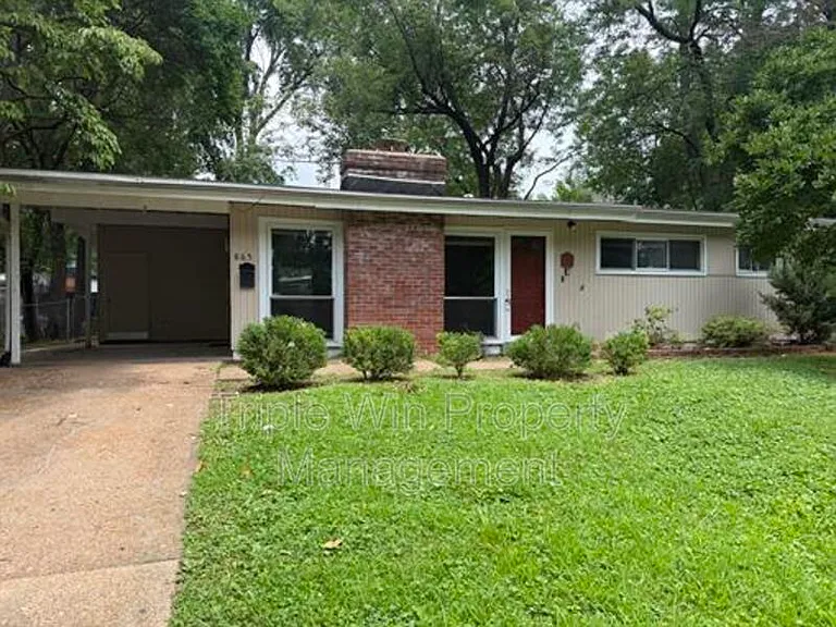 865 Robinwood Dr — Photo 2