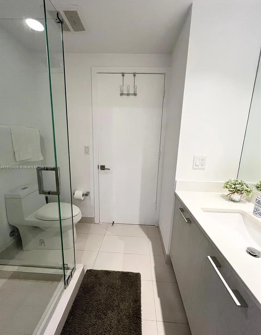2 bed, 1026 sqft, $5,950 — Photo 2