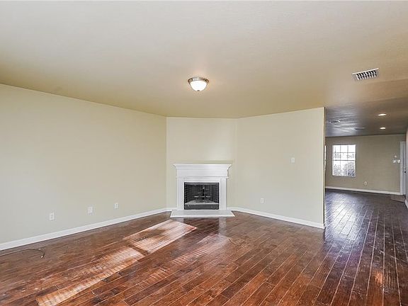 2nd image of 1009 Maidenhair Ln