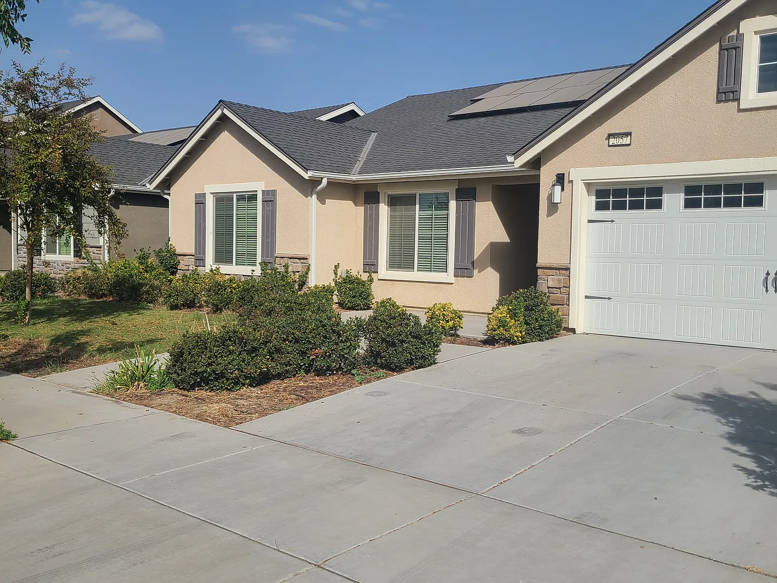 4 bed, 2000 sqft, $2,600 — Photo 2