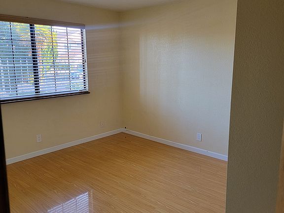 3rd image of 12986 Cedarbrook Ln