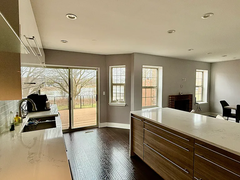 917 Carlisle Ave — Photo 10