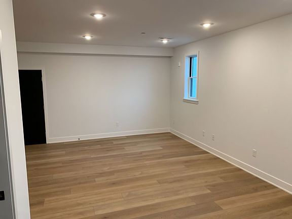 4th image of 3148-52 Richmond St #8