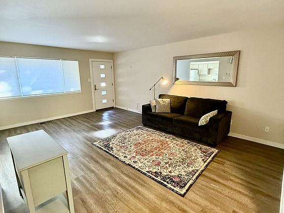 4th image of 744 Zion St #1