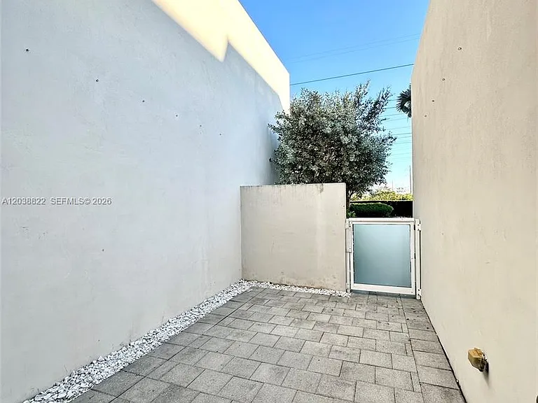 10560 NW 63rd Ter — Photo 24