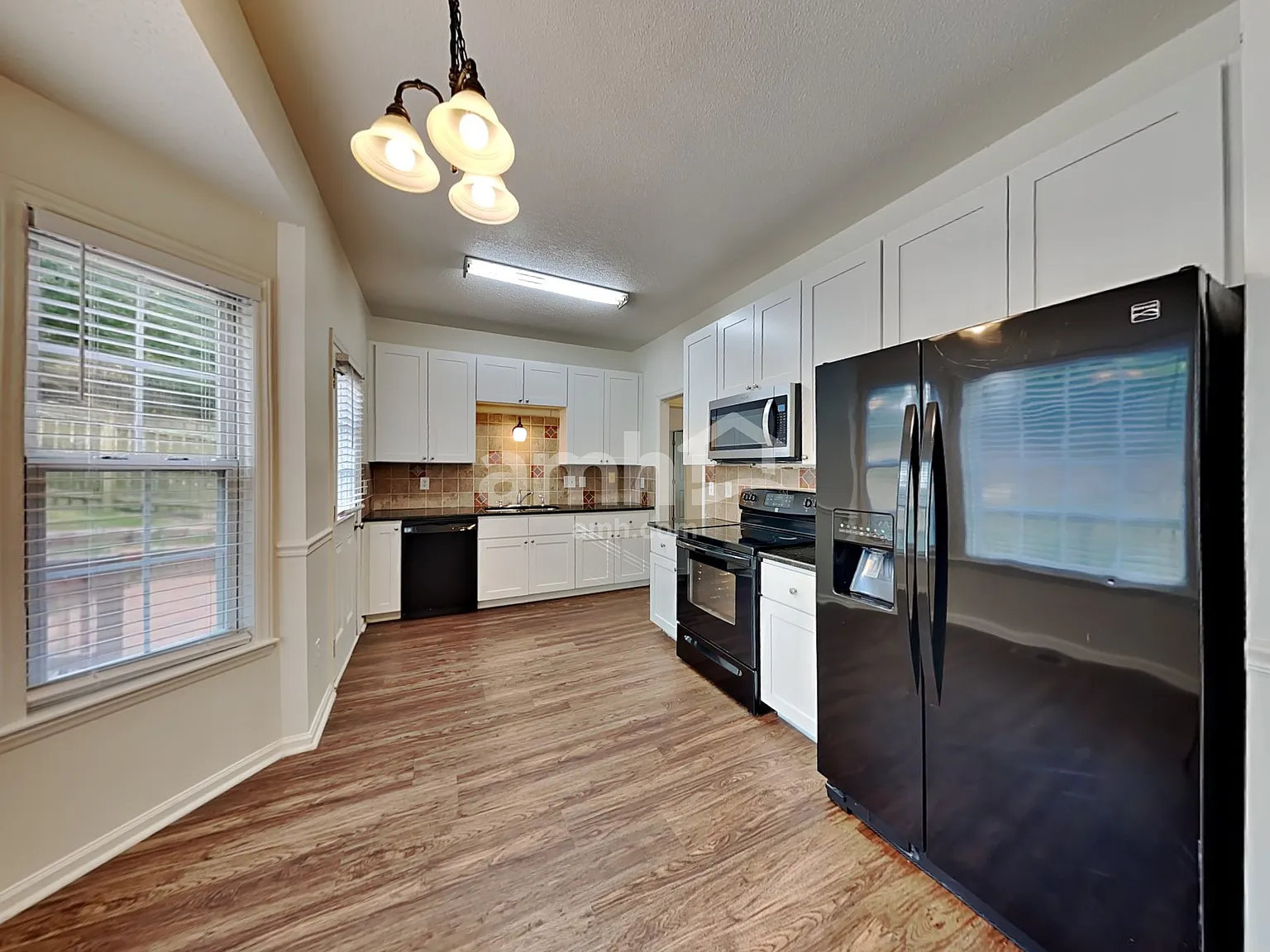 4 bed, 2.5 bath, 1900 sqft, $2,235 — Photo 4