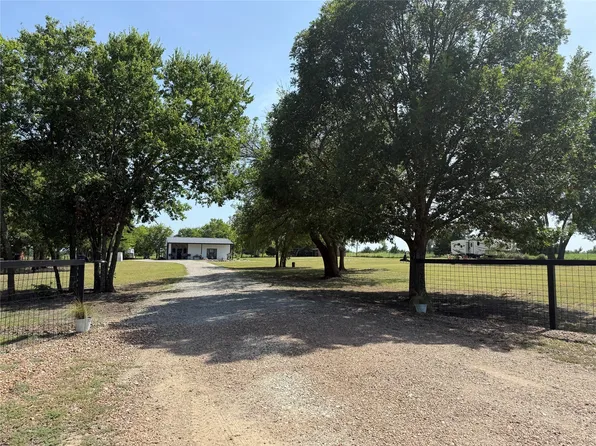 5679 County Road 1137, Leonard, TX 75452