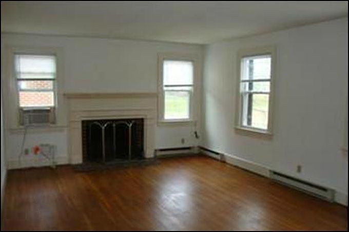 2nd image of 1208 Kenmore Ave APT 2