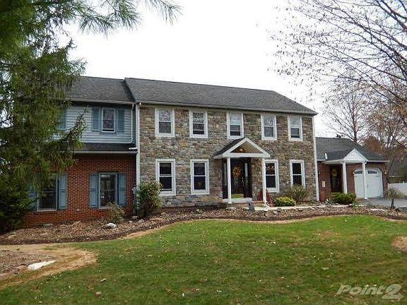 905 Hartman Ln front