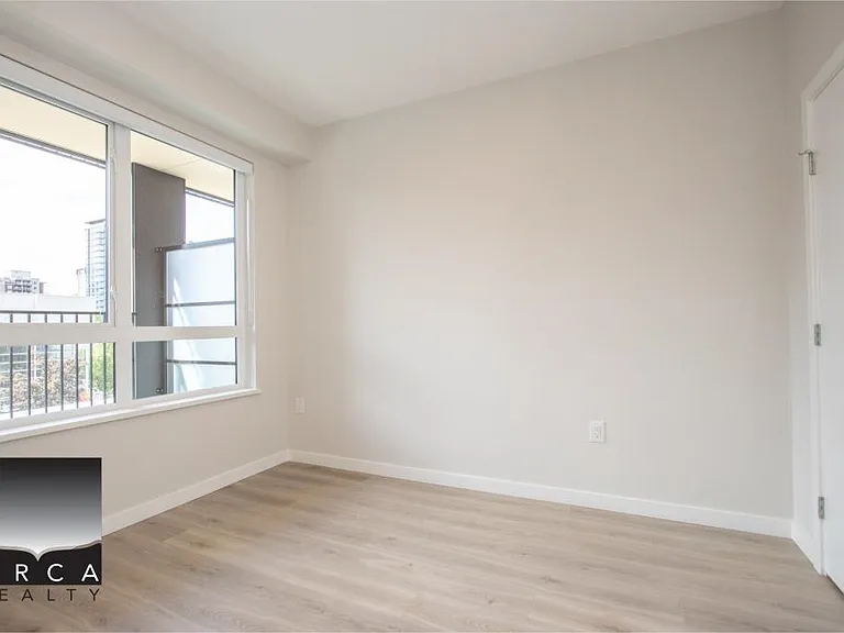 110 W 17th St #302 — Photo 11