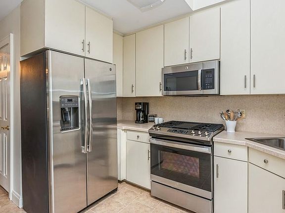 3rd image of 120 Cedar Ave #1