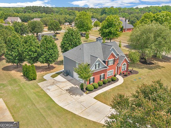 3rd image of 1105 Birchwood Dr