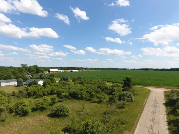 7010 Johnathan Ct, Saint Johns, MI 48879