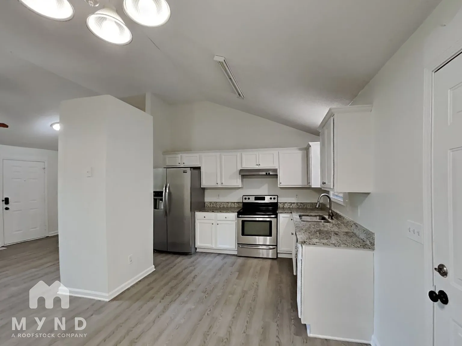 3 bed, 2.0 bath, 1308 sqft, $1,765 — Photo 2