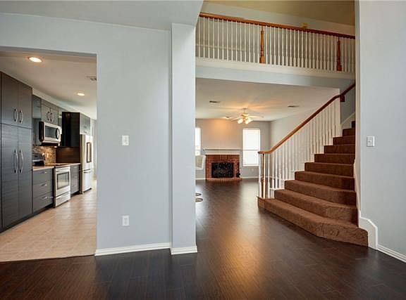 5th image of 8709 Stoneview Dr
