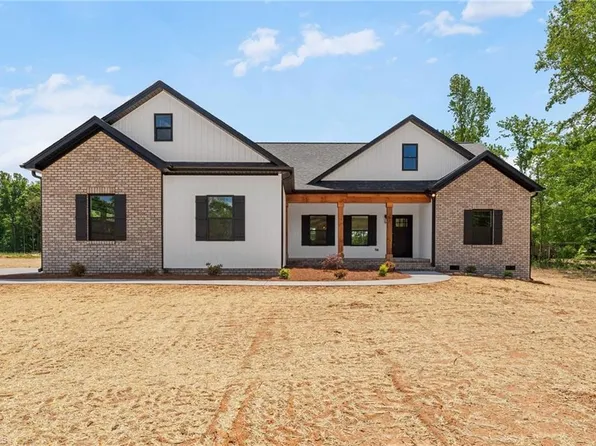 108 Whitaker Rd, Mocksville, NC 27028