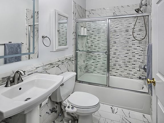 5th image of 367 Oswego Ct