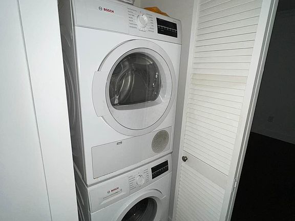4th image of 372 Lewis Ave #4