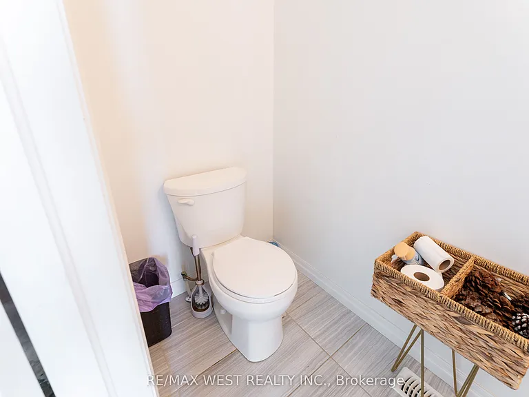 301 Freure Dr — Photo 5