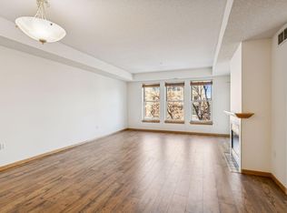 645 N 1st St APT 306, Minneapolis, MN 55401