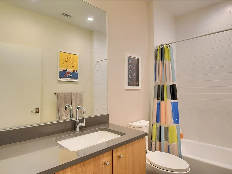 1009 E Riverside Dr #B — Photo 23