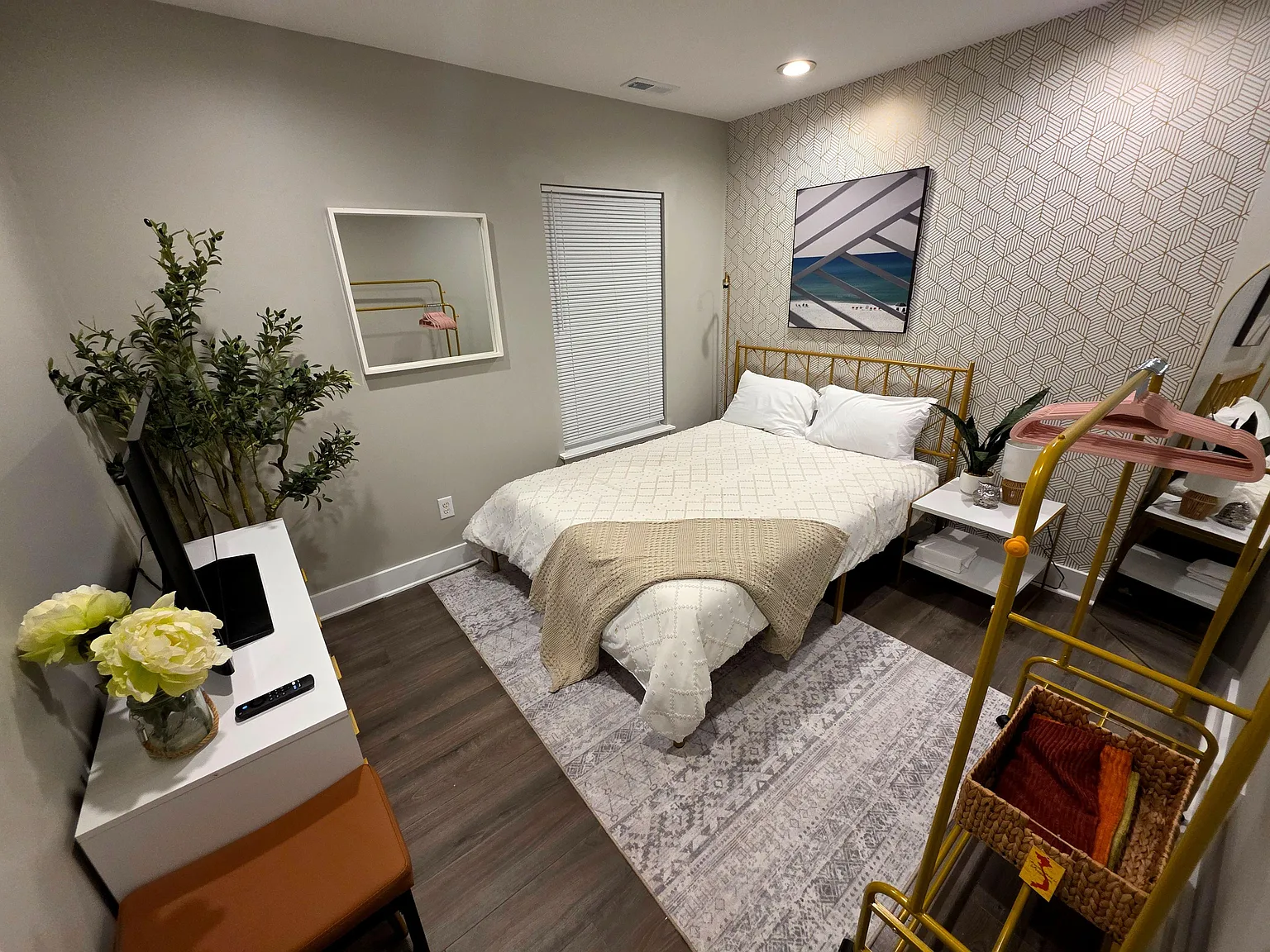 4 bed, 2.0 bath, 1228 sqft, $1,035 — Photo 1
