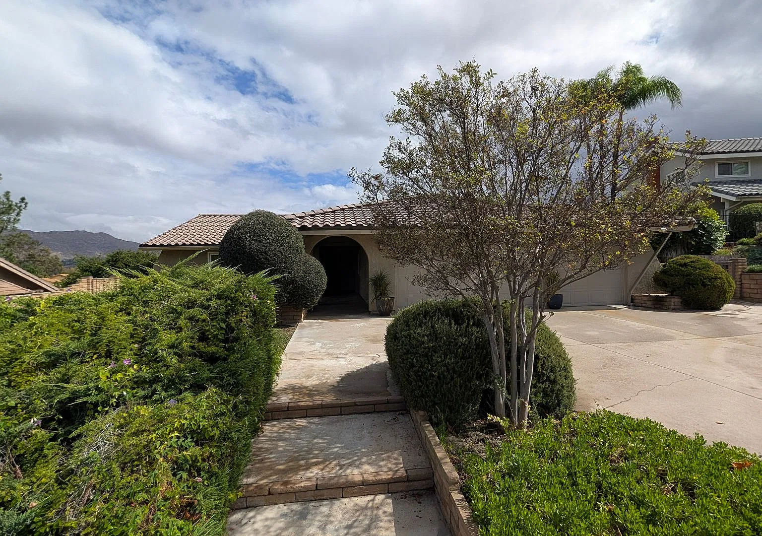 Single-Level home in Canyon Crest for rent — Photo 3