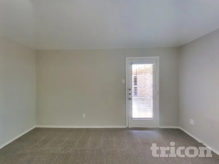 708 Wedgegate Dr — Photo 8