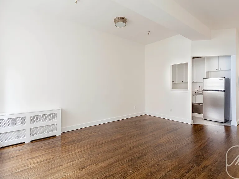 127 4th Ave #4E — Photo 2