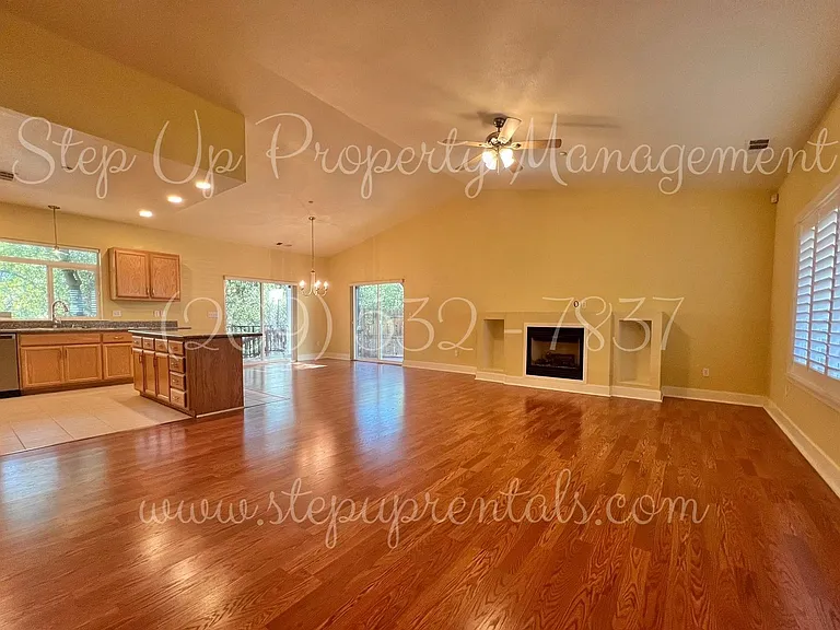 18 Cottage Ct — Photo 2