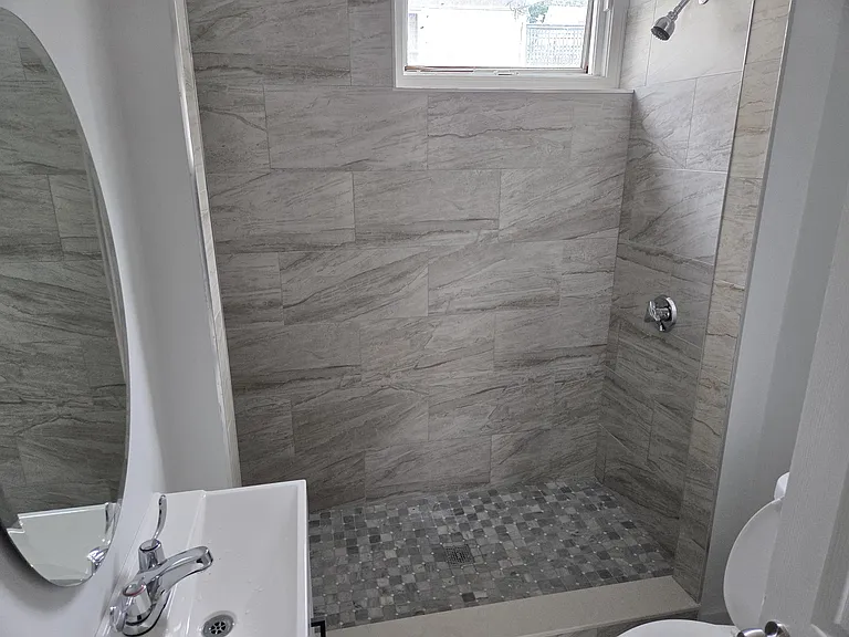 642 Moody St — Photo 20
